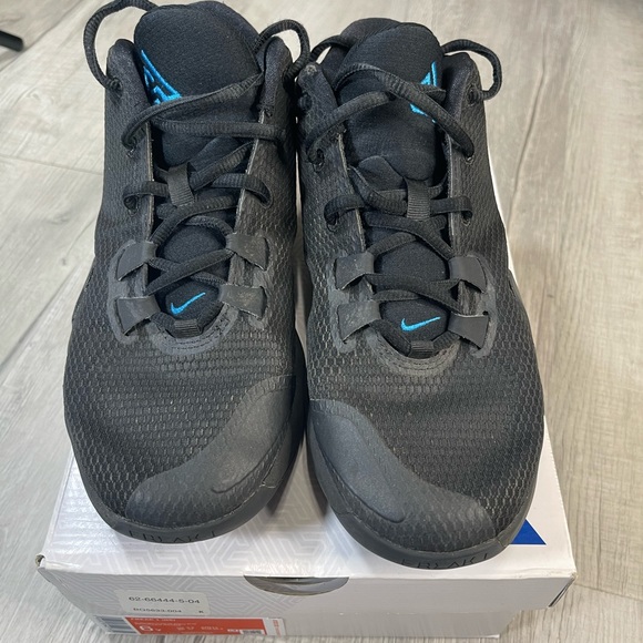 Nike Zoom Freak 1 GS sz 6Y Giannis Triple Black MultiColor Iridescent BQ5633 004 - Picture 2 of 7